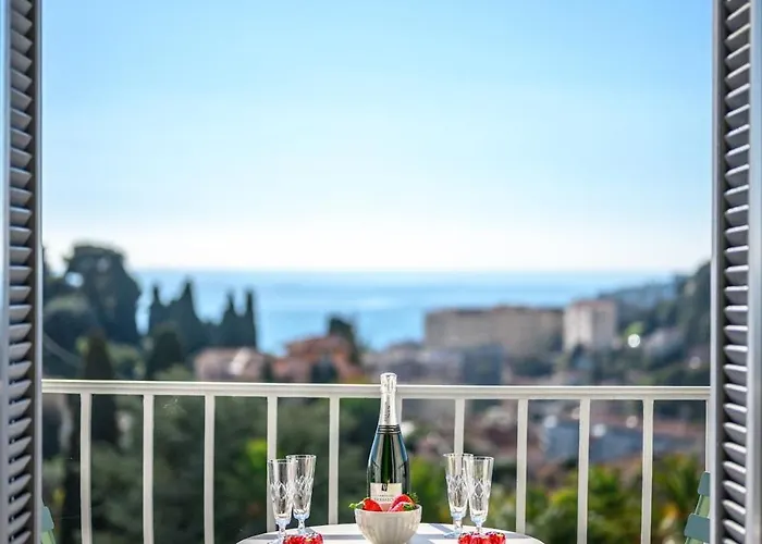 Апартаменты Le Riviera Palace - Vue Sur La - Parking Prive